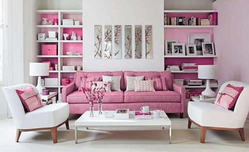 Розовый цвет в интерьре гостиной