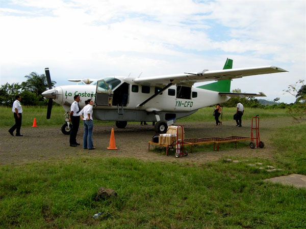 На этом самолете выполняют рейсы в Манагуа / Фото из Коста-Рики