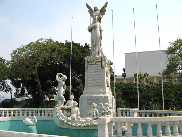 Памятник Рубену Дарио / Фото из Коста-Рики