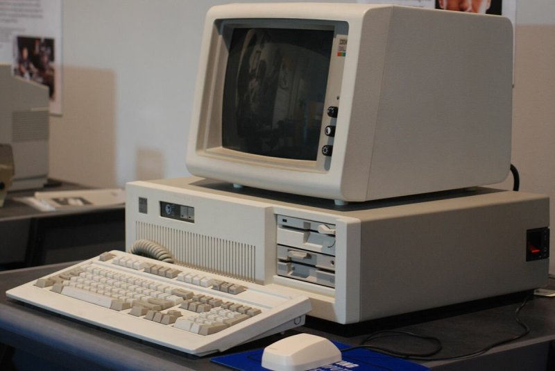 Фото IBM PC/AT (персональный компьютер